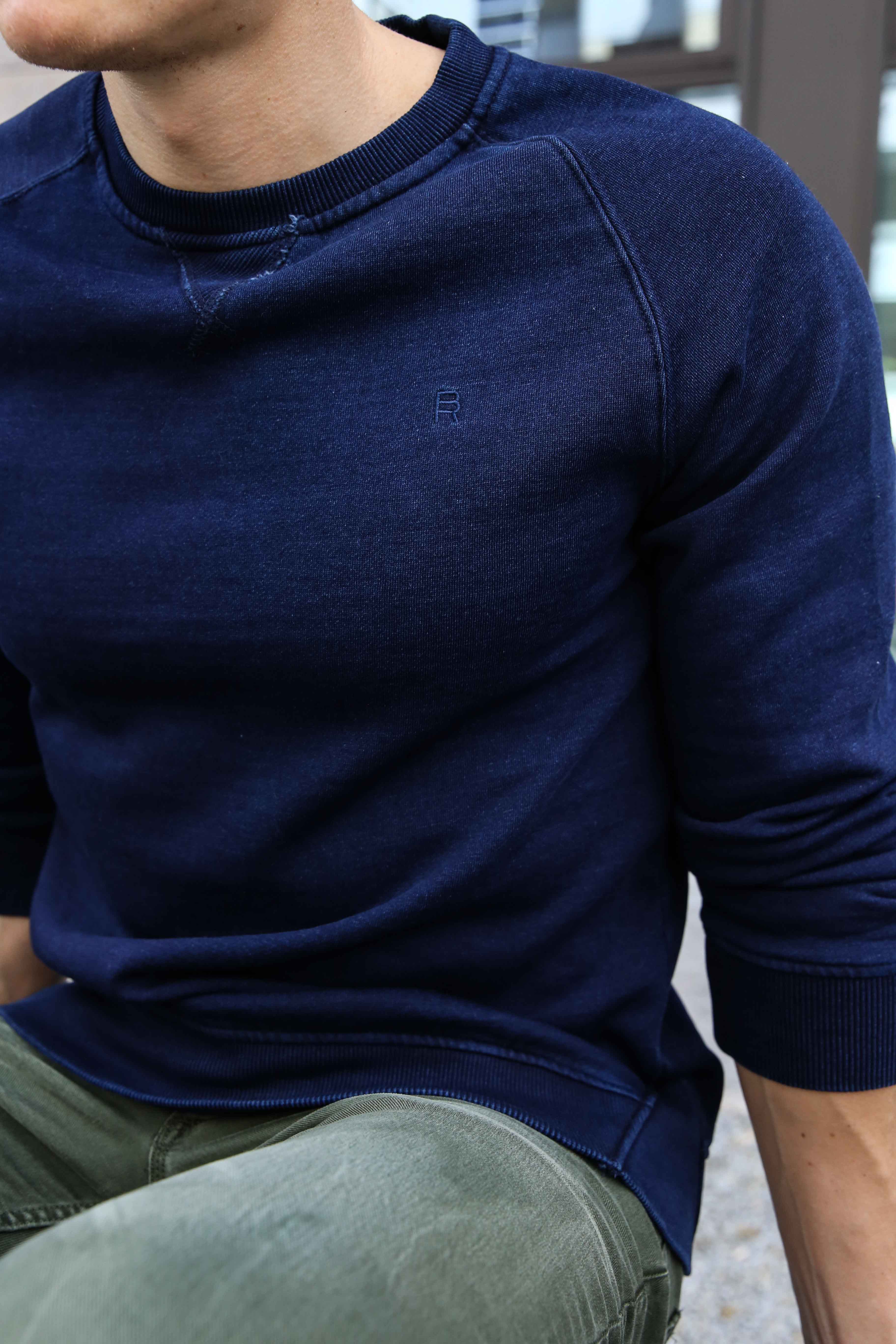 herbst-look-sweatshirt-indigo-blau-washed-skinny-jeans-grün-modeblog-männerblog-berlin_0174