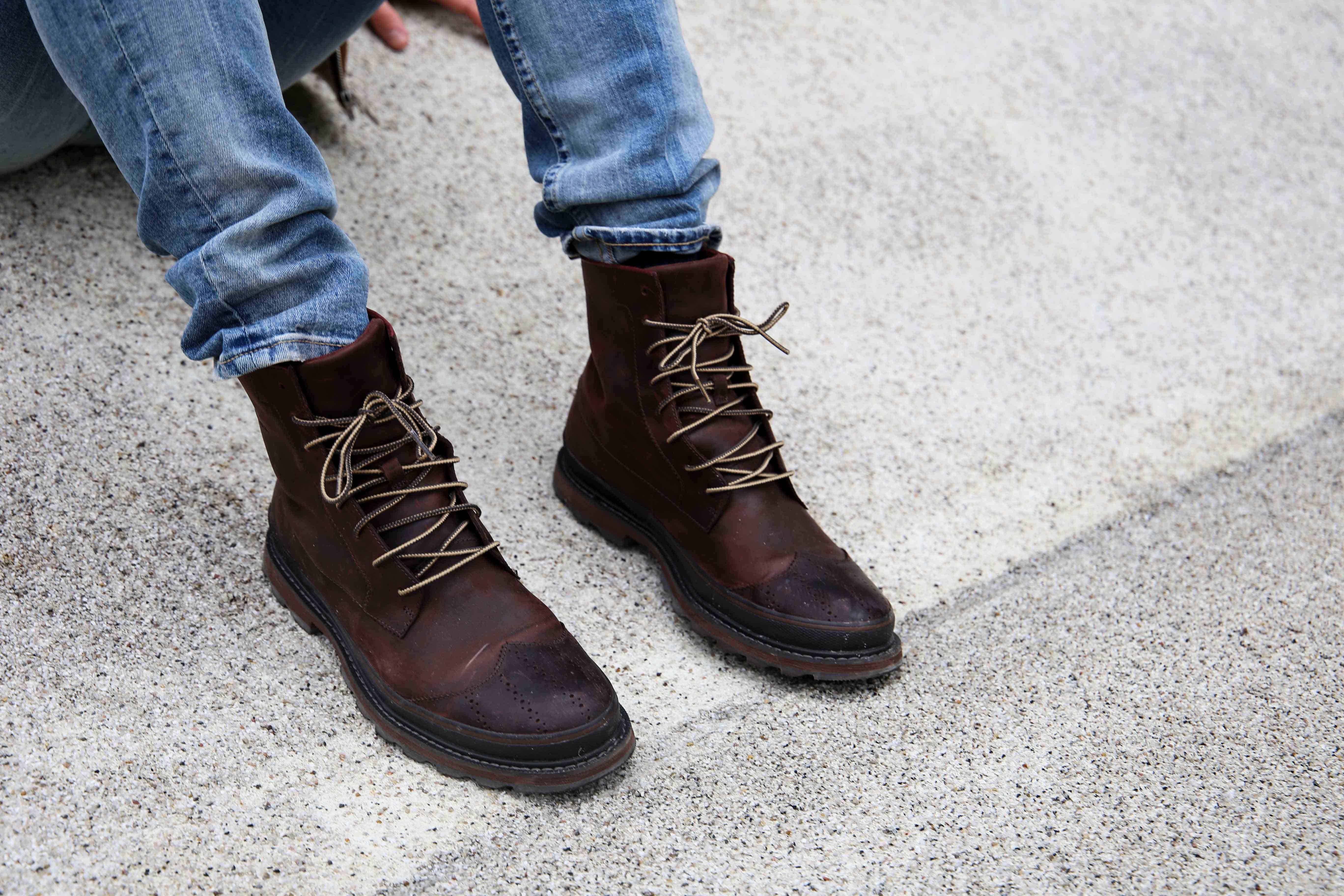 braune-sherpa-jacke-tannengrüner-pullover-braune-sorel-boots-casual-wear-outfit-männerblog-berlin-wolfsburg